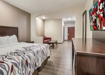 Red Roof Inn & Suites Lake Charles hotel thumbnail 7