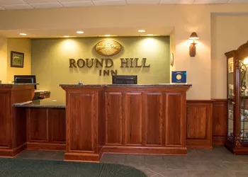 Round Hill Inn hotel thumbnail 2