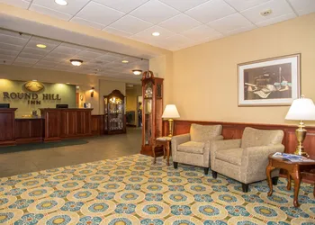 Round Hill Inn hotel thumbnail 3