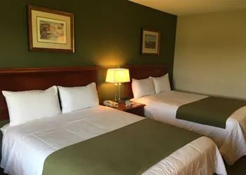 Round Hill Inn hotel thumbnail 4