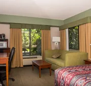 Round Hill Inn hotel detail image 7