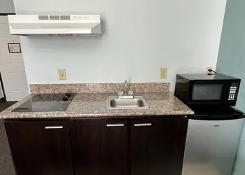 Americas Best Value Inn Sulphur hotel thumbnail 8