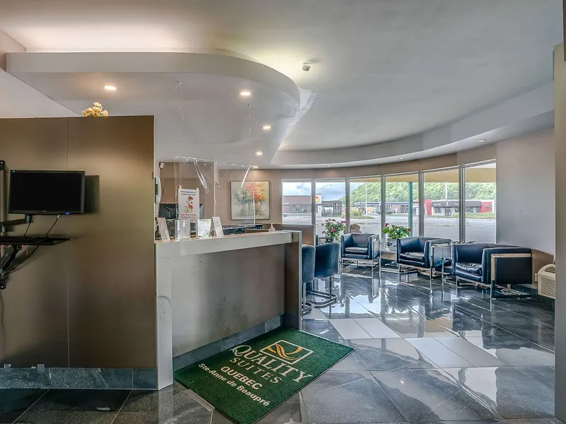 Quality Suites hotel detail image 2