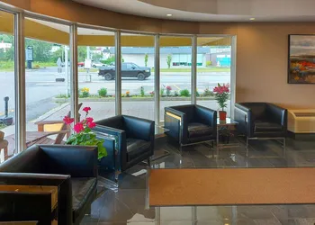 Quality Suites hotel thumbnail 3