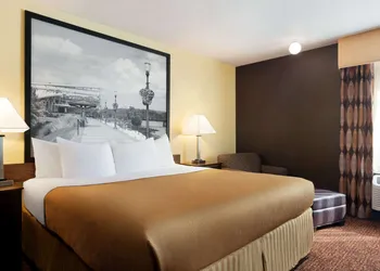 Super 8 by Wyndham Des Moines hotel thumbnail 4