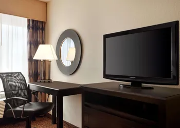Super 8 by Wyndham Des Moines hotel thumbnail 6
