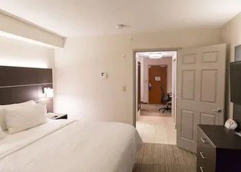 Holiday Inn Express & Suites Brampton by IHG hotel thumbnail 5