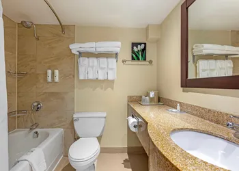 Quality Inn & Suites hotel thumbnail 8