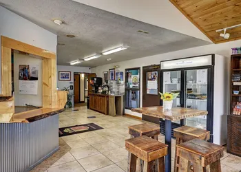 Super 8 by Wyndham Gardiner/Yellowstone Park Area hotel thumbnail 3