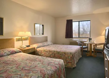 Travelodge by Wyndham Hudsonville hotel thumbnail 4