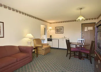 Travelodge by Wyndham Hudsonville hotel thumbnail 5