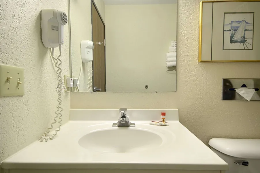 Travelodge by Wyndham Hudsonville hotel detail image 6
