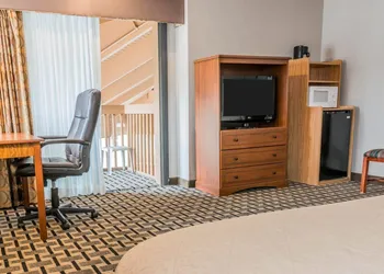 Quality Inn Grand Rapids North hotel thumbnail 3