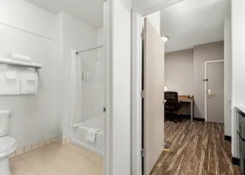 Clarion Suites Anchorage Downtown hotel thumbnail 8
