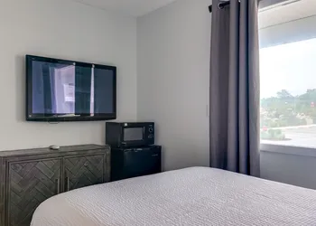 The Shore House hotel thumbnail 4
