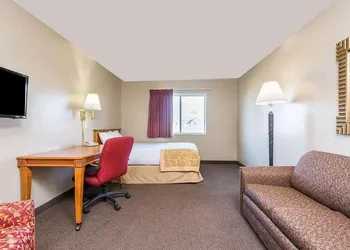 Bison Inn and Suites hotel thumbnail 5