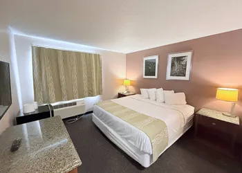 Bison Inn & Suites on University hotel thumbnail 3