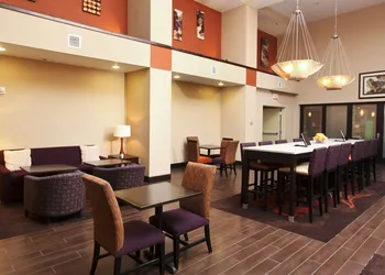 Hampton Inn & Suites by Hilton Fargo Medical Center hotel thumbnail 2