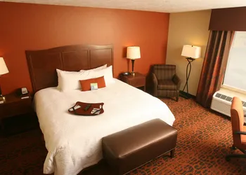 Hampton Inn & Suites by Hilton Fargo Medical Center hotel thumbnail 4