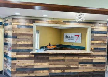 Studio 7 on Main hotel thumbnail 2