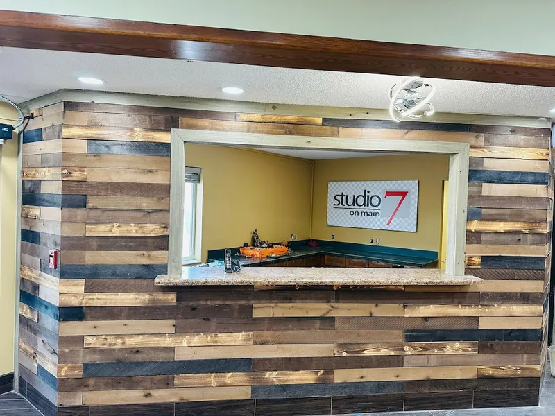 Studio 7 on Main hotel detail image 2