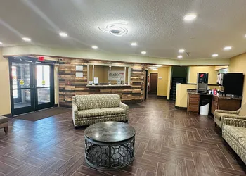 Studio 7 on Main hotel thumbnail 3