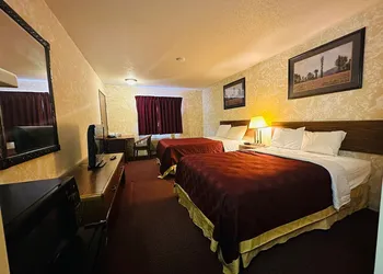 Studio 7 on Main hotel thumbnail 5