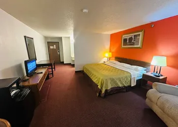 Studio 7 on Main hotel thumbnail 6