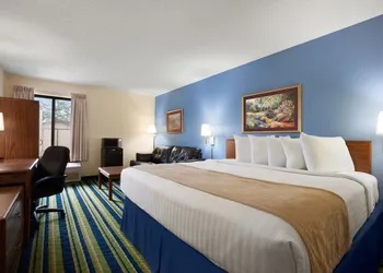 Days Inn by Wyndham Fargo/West Acres hotel thumbnail 3
