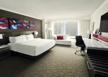 Delta Hotels by Marriott London Armouries hotel thumbnail 3