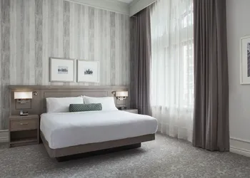 Delta Hotels by Marriott London Armouries hotel thumbnail 5
