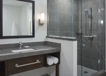 Delta Hotels by Marriott London Armouries hotel thumbnail 6