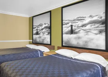 Super 8 by Wyndham Hayward Downtown hotel thumbnail 8