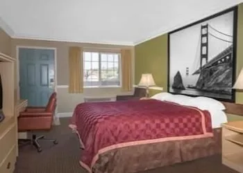 Super 8 by Wyndham Hayward Downtown hotel thumbnail 3