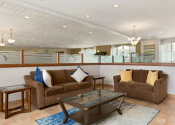 Days Inn by Wyndham London hotel thumbnail 2