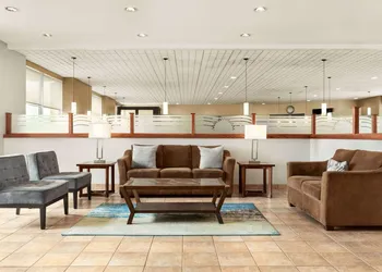 Days Inn by Wyndham London hotel thumbnail 3