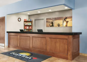 Days Inn by Wyndham London hotel thumbnail 4