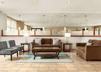 Days Inn by Wyndham London hotel thumbnail 3