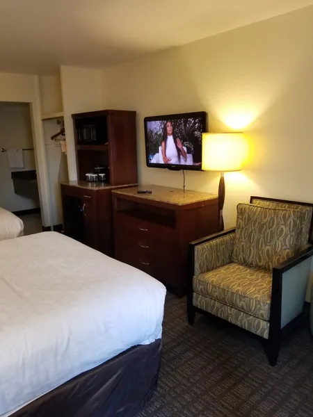 Clarion Inn & Suites Central Clearwater Beach hotel detail image 6