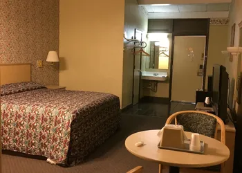 Red Carpet Inn hotel thumbnail 5