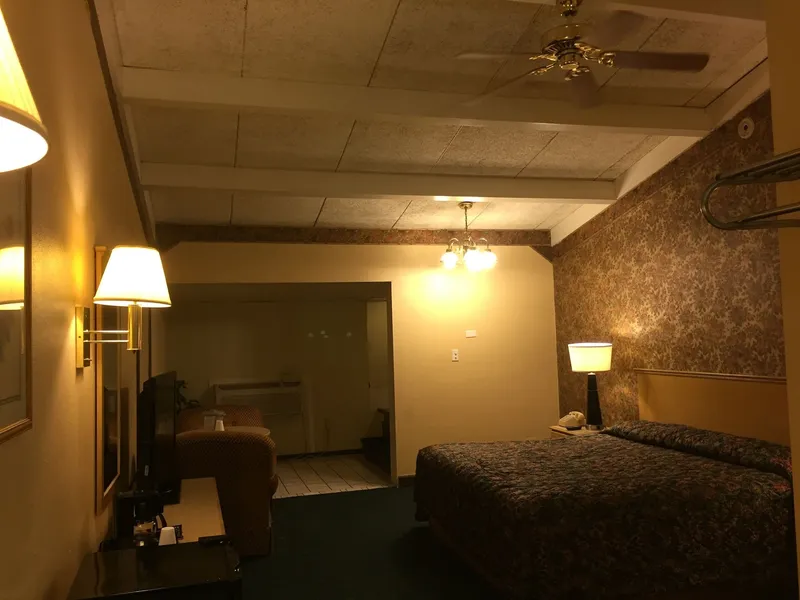 Red Carpet Inn hotel detail image 6