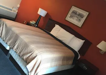 Red Carpet Inn hotel thumbnail 8