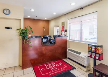 Red Carpet Inn Norwalk hotel thumbnail 3