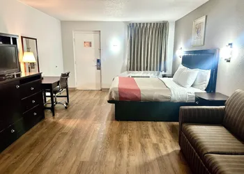 Red Carpet Inn Norwalk hotel thumbnail 5