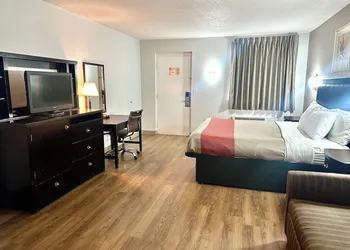 Red Carpet Inn Norwalk hotel thumbnail 6