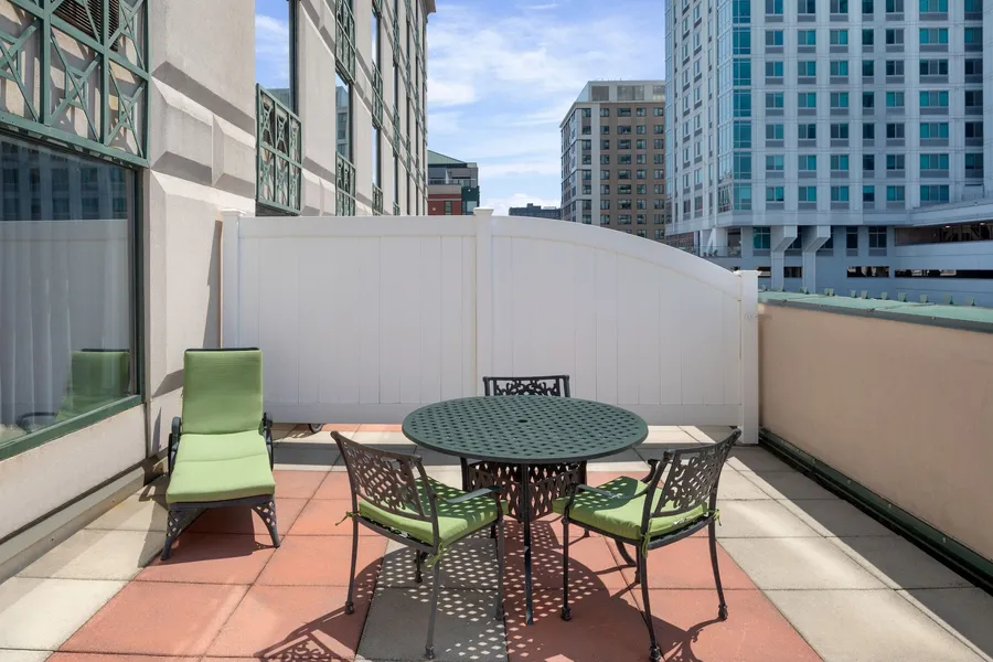 Courtyard by Marriott Stamford Downtown hotel detail image 6