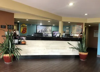 Super 8 by Wyndham Tulsa/Route 66 hotel thumbnail 2