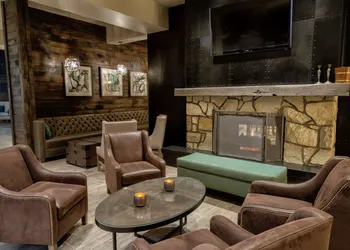 Embassy Suites by Hilton Tulsa I-44 hotel thumbnail 4