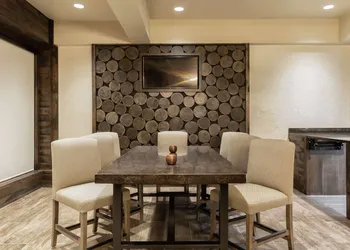 Embassy Suites by Hilton Tulsa I-44 hotel thumbnail 5