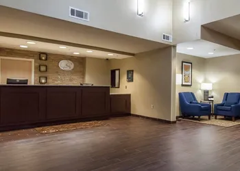 Comfort Suites Tulsa Central hotel thumbnail 5